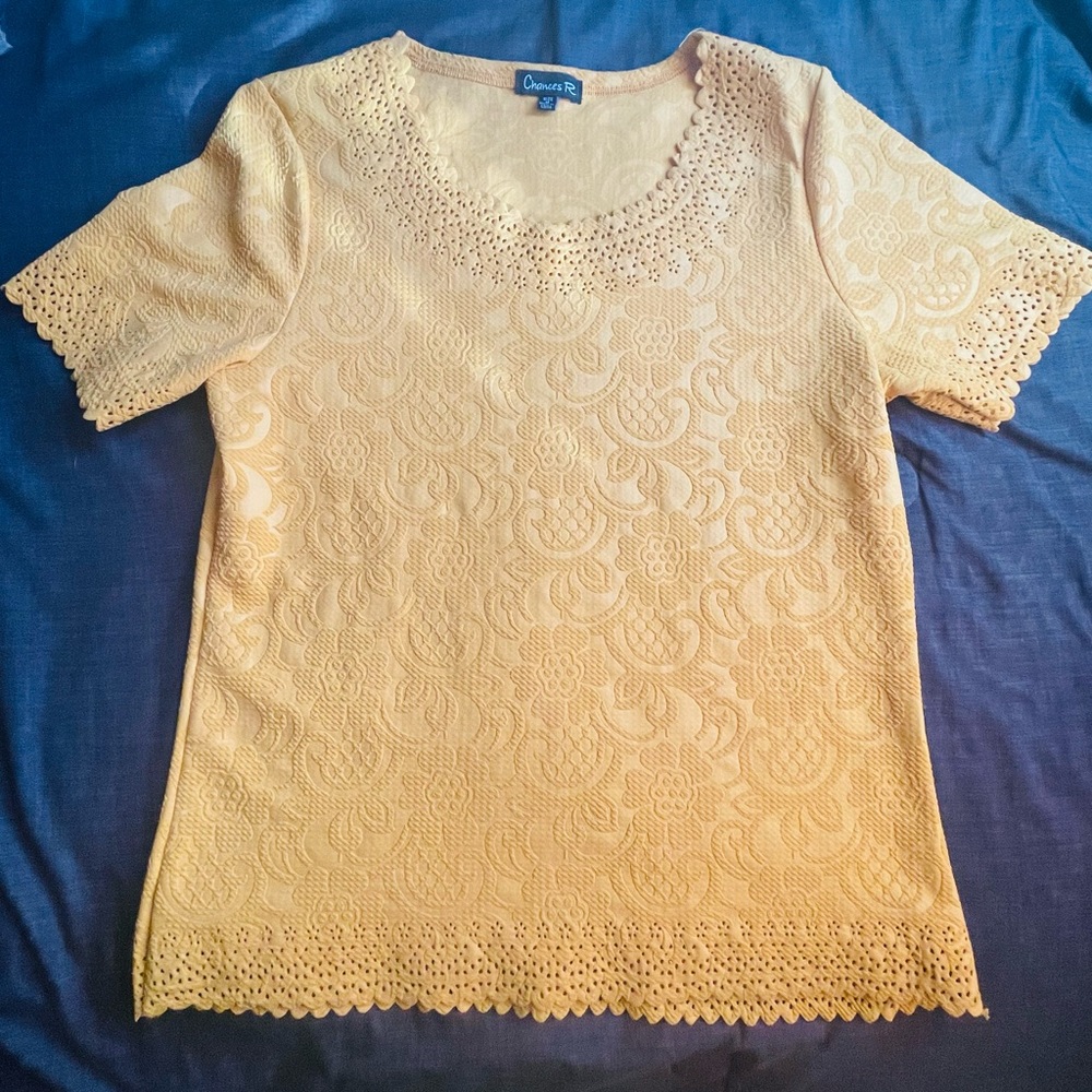 Cute yellow top!